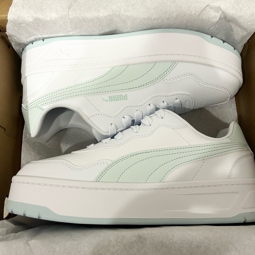 Puma Women's White and blue Sneakers